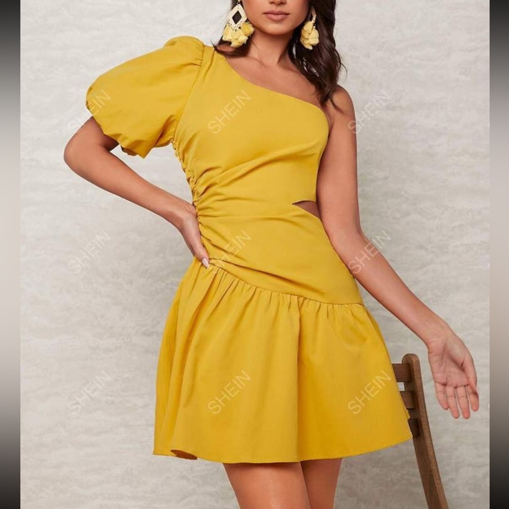 🔥🌸Buy 3 items for $35🌸 One shoulder puff sleeve, cut out ruched side dress